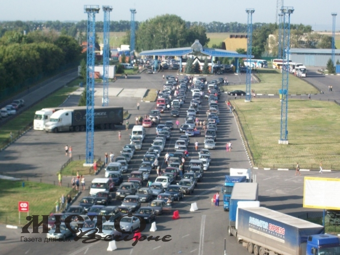  На пункті пропуску в Устилузі утворились величезні автомобільні черги 