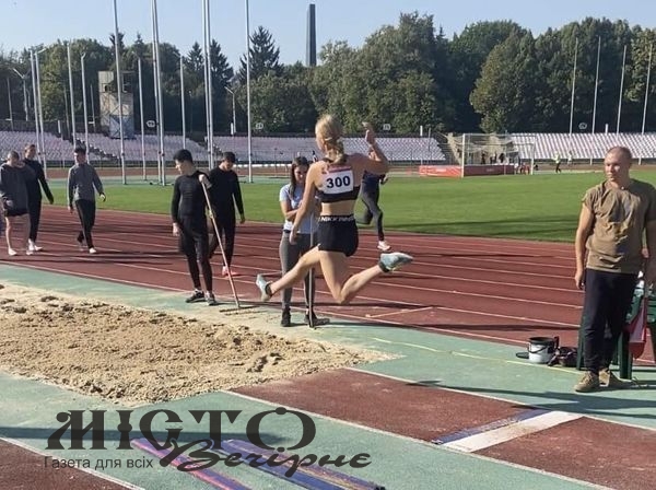 Спортсменка з Нововолинська здобула «золото» та «срібло» на чемпіонаті Волині з легкої атлетики 