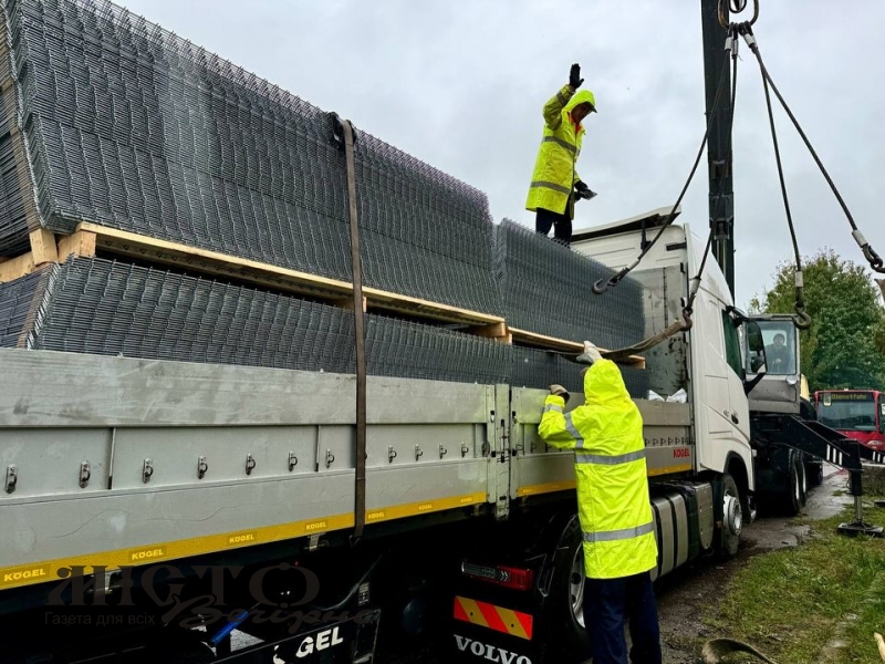 З Нововолинська передали військовим матеріали для зведення фортифікаційних споруд 