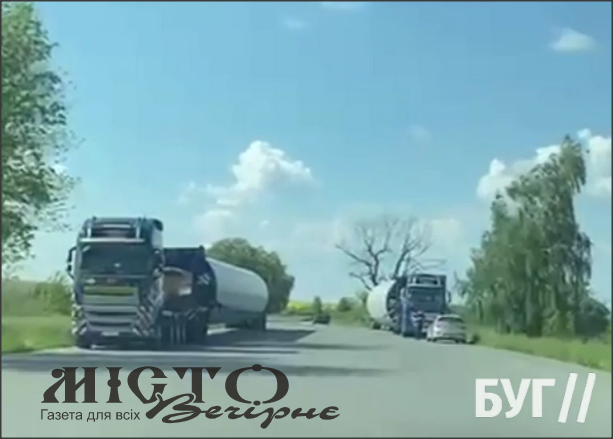 На трасі біля Бубнова помітили вантажівки з частинами вітрогенераторів, які невдовзі встановлюватимуть в Іваничівській громаді 