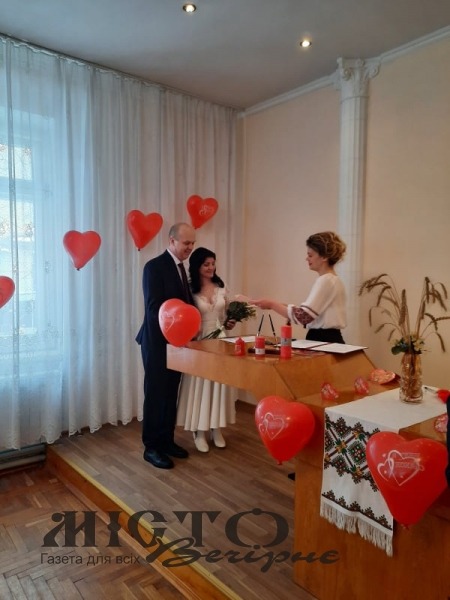 У День закоханих у Володимирі одружилися дві пари 