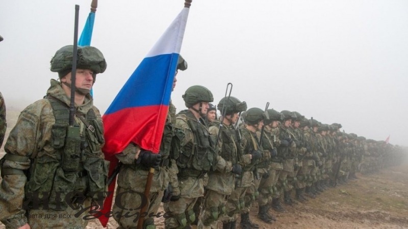 "М’ясо закінчується": у Росії шлють повістки чоловікам непризовного віку 