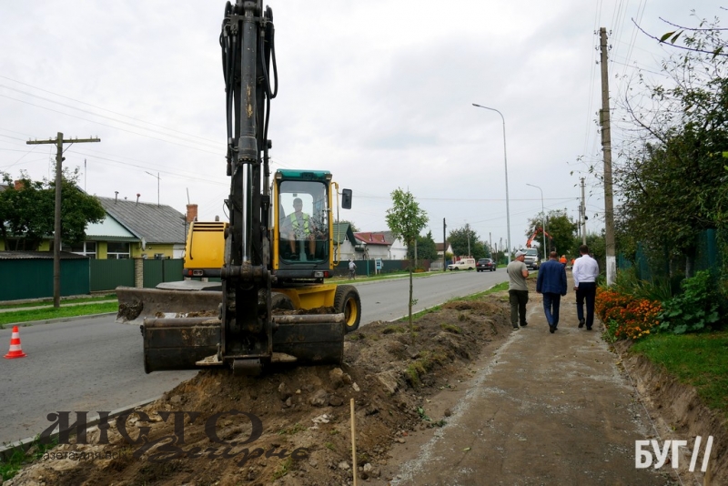 Розпочались роботи по облаштуванню тротуару на вулиці Зимнівській у Володимирі 