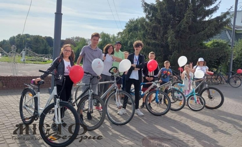 Випускник «Школи маленьких гідів» провів першу велосипедну екскурсію-квест у Володимирі 