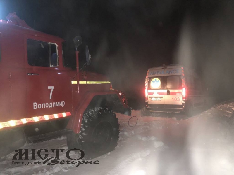 Рятувальники витягли «швидку», яка застрягла у Володимирському районі 