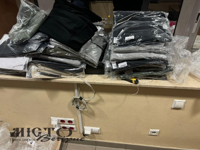 Митники викрили волинянина, який хотів провезти курток та піжам від Armani на 300 тисяч 