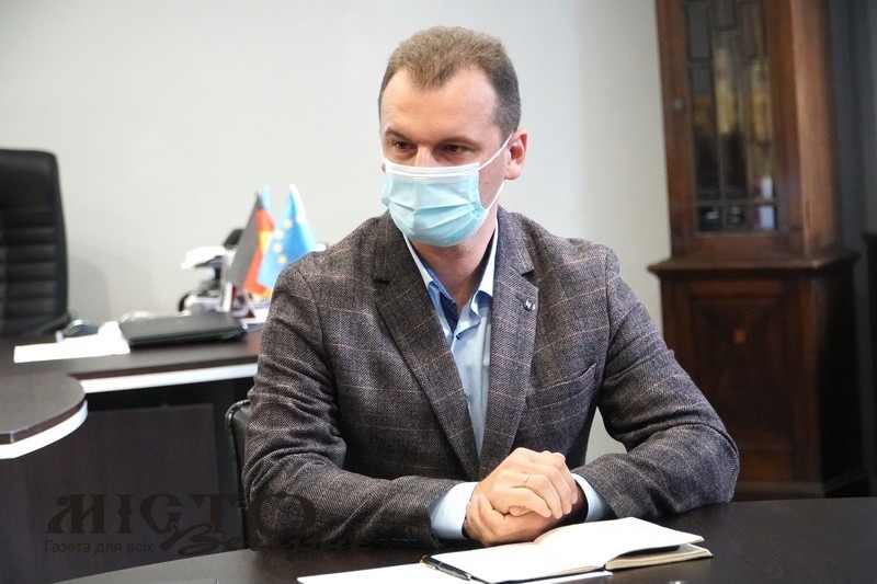 Черги у лікарнях, проблема медичних кадрів, ситуація в музичній школі: про це журналісти говорили з міським головою 