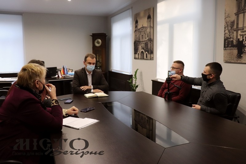 Допомога прикордонникам, ситуація з ковідом, освітлення міста й економія – про це йшлося на брифінгу міського голови з представниками місцевих ЗМІ 