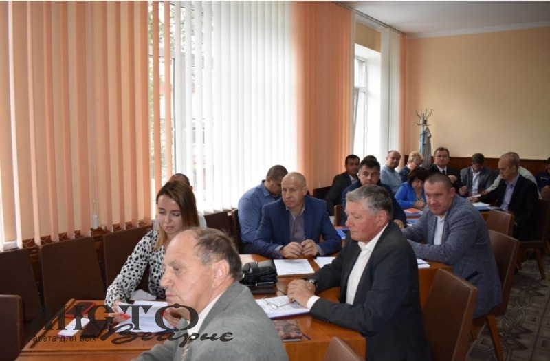 Проєкти землеустрою, співпраця зі ЗМІ, програма економічного та соціального розвитку району – про це говорили на сесії Володимир-Волинської районної ради 