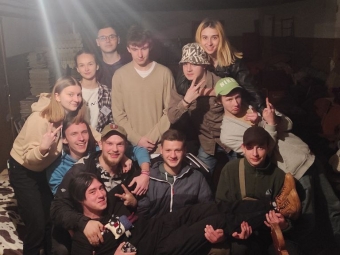 Тільки вона віддано чекає своїх синів, а також молиться за їхніх побратимів, наша велична і свята українська Мати 