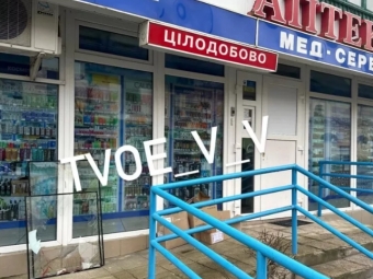 У Володимирі нетвереза дівчина побила фармацевтку та розбила вітрину аптеки 