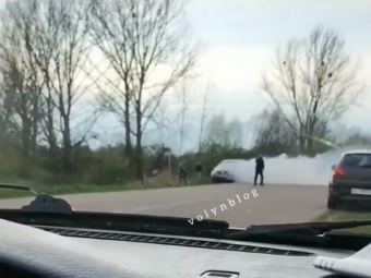 На трасі біля Володимира під час руху загорілося авто 