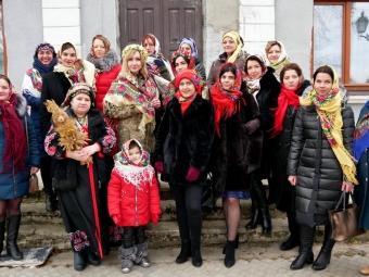 Флешмоб з хустками влаштували у Володимирі-Волинському 
