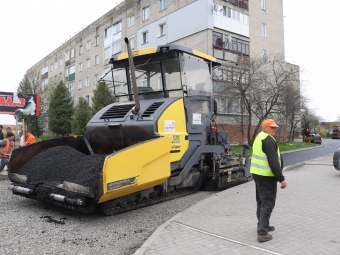 У Володимирі заасфальтували заїзд до двору на вулиці Шевченка, 72 