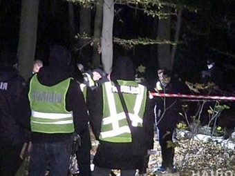 У лісі знайшли мертвою молоду дівчину: у вбивстві підозрюють музиканта 