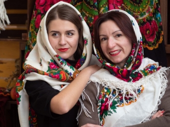 У КМЦ відбулась фотосесія з нагоди Дня хустки 