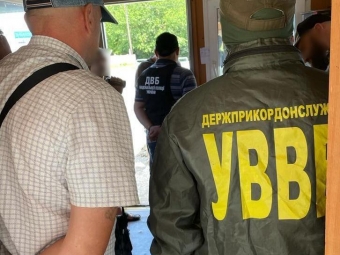 На Устилузі чоловіки пропонували 3 тисячі доларів хабаря, щоб виїхати до Польщі 