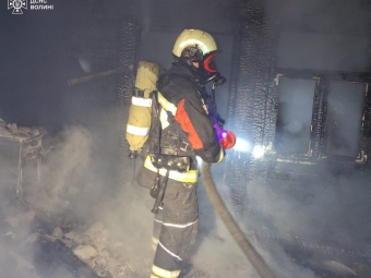 В Іваничівській громаді через блискавку загорілася будівля 