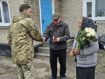 Батькам загиблого воїна з Поромівської громади вручили посмертну нагороду сина 