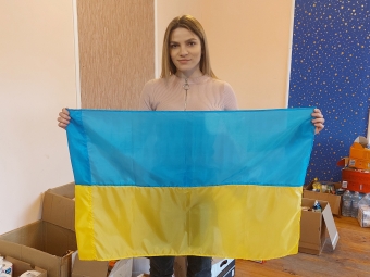 Власниця магазину брендового одягу та парфумів забезпечує військових формою і бронежилетами 