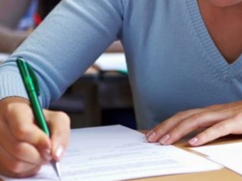 Майбутніх чиновників зобов’яжуть складати іспит з української мови 