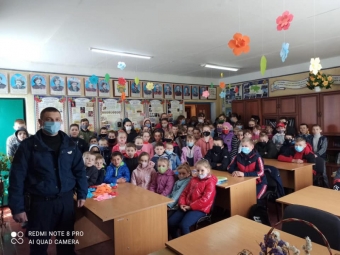 У Бубнові до школярів навідався поліцейський офіцер громади 