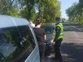 При виїзді з Володимира поліцейські зупинили авто з безакцизними цигарками 