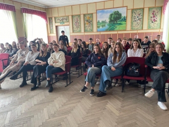 Учням Затурцівського ліцею ювенальна поліцейська розповіла про кібербезпеку 
