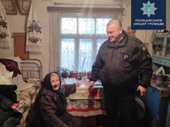Офіцер Устилузької громади допоміг бабус, у якої син зловживав спиртним 