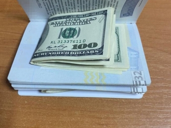 На пункті пропуску «Устилуг» чоловік намагався підкупити прикордонника, щоб виїхати з України 