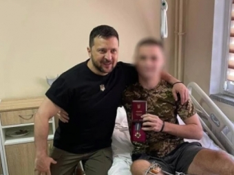 Володимир Зеленський вручив орден «За мужність» ІІІ ступеня воїну 14 ОМБр 