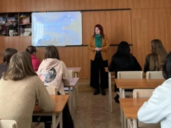 У Нововолинську лікарі розповіли про рак молочної залози учням професійно-технічного закладу 