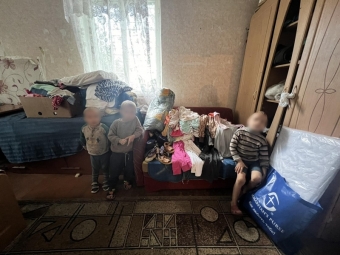 У Павлівській громаді родині передали гуманітарну допомогу 