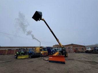 У Нововолинську автопарк ВУКГ поповнився багатофункціональним навантажувачем 