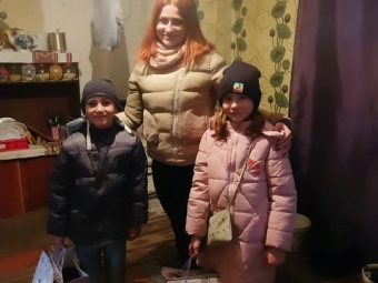 У селі Селець багатодітній сім’ї передали подарунки 