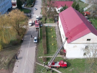 У Нововолинську рятувальники тренувалися ліквідовувати пожежу з порятунком потерпілого 
