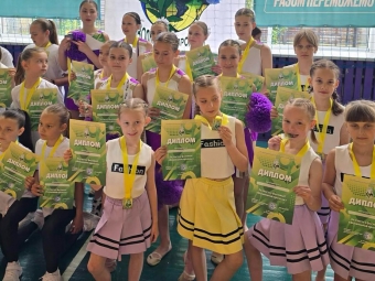 Юні черлідерки з Нововолинська виступили на фестивалі «Волинський пролісок-2025» 