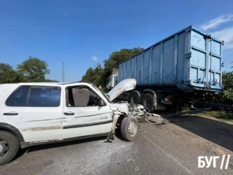 У Нововолинську легковик в’їхав у вантажівку 