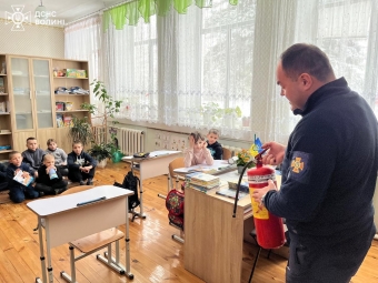 Рятувальники провели безпековий захід для першокласників Нововолинського ліцею №7 