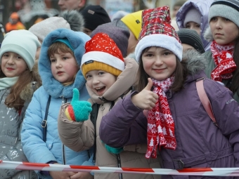 На головній площі Володимира засяяла різдвяна ялинка 