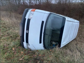 У Затурцівській громаді автомобіль злетів у кювет 