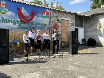 У Затурцівській громаді на благодійному заході зібрали 32 тисячи гривень для військових 