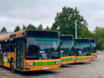 Нововолинська громада отримала чотири автобуси від італійського Мілана 