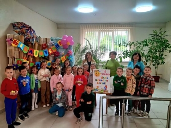 У Локачинській публічній бібліотеці відкрили літній читальний зал «Бібліотечна парасолька» 