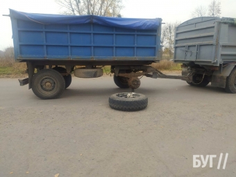 У Володимирі від вантажівки під час руху відвалилося колесо 