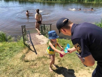 У Влодимирі рятувальники поспілкувались із відпочиваючими на річці Луга 