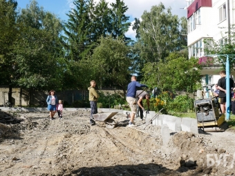 У дворі на вулиці Поліської Січі у Володимирі розпочався капітальний ремонт 