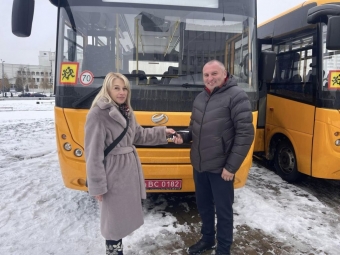 Суходільському ліцею передали новий шкільний автобус 