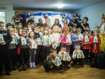 Співробітники Володимир-Волинської птахофабрики з подарунками відвідали дітей на прифронтових територіях Донеччини 