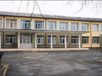 Керівника фірми підозрюють у привласненні понад 344 тисяч гривень на ремонті покрівлі ліцею у Суходолах 